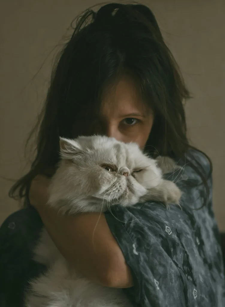 25 curiosidades más sobre los gatos – Parte 4 13 gato y humano 11zon gata-humana